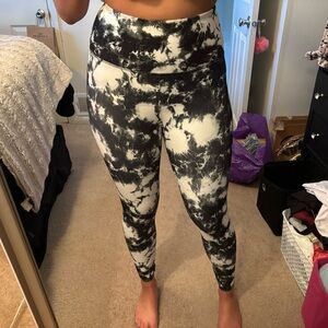 Balance Collection Monochrome Tie-Dye Leggings